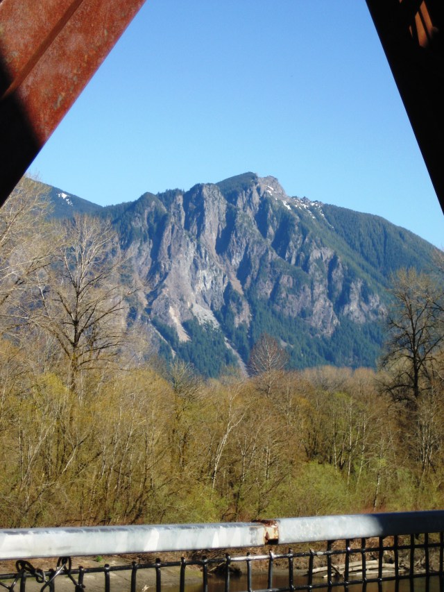 Mt. Si from the Bridge - vrc-