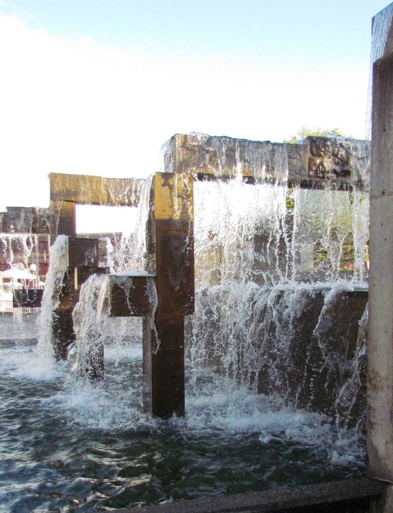 Water fountain sculptures outside of the Seattle Aquarium, with water cascading from the top and pouring down the sides.